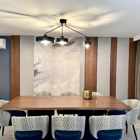 Luxury Blue Sapphire With Outdoor Pool Apartment *
