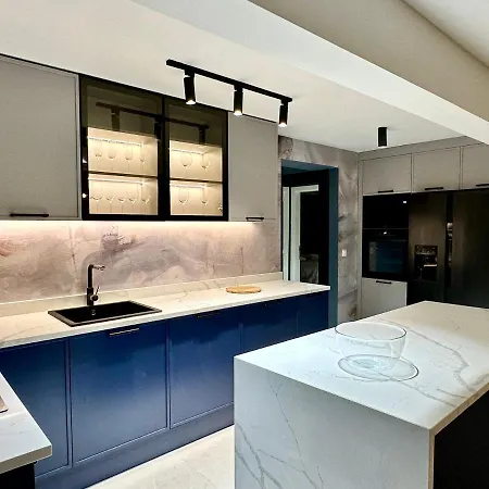 Luxury Blue Sapphire With Outdoor Pool Apartment Kozino