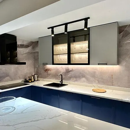 Luxury Blue Sapphire With Outdoor Pool Apartment *