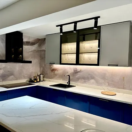 Luxury Blue Sapphire With Outdoor Pool Kozino